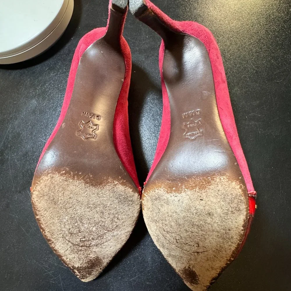 Tory Burch size 6.5 burgundy suede/ red tortoise patent with gold studs pump